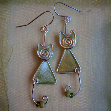 Kolczyki Kotki Zakręcone Zielone Opalizujące