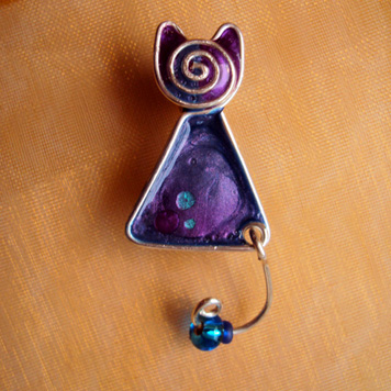 Brooch Violet Twisted Cat
