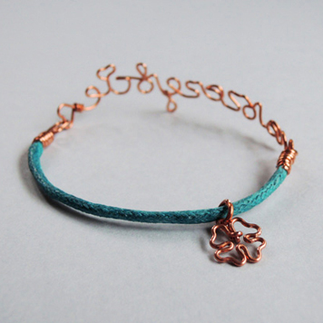 Bracelet Turquoise String with Copper Cloverleaf